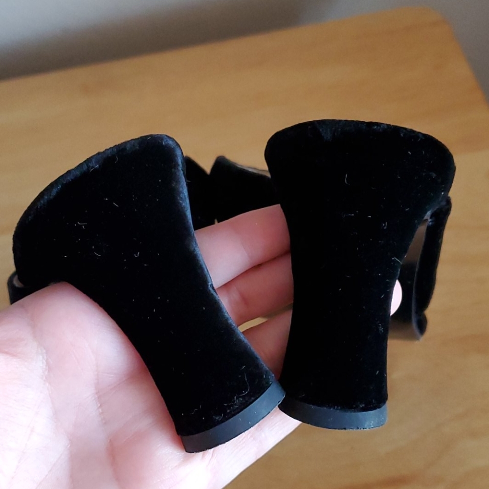 Ann Taylor Black Rose Velvet Heels - Picture 9 of 14